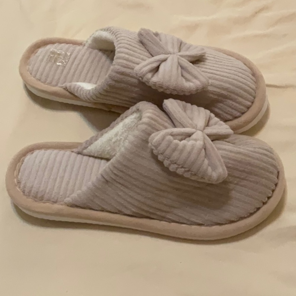 Cozy Cream Bow Slippers